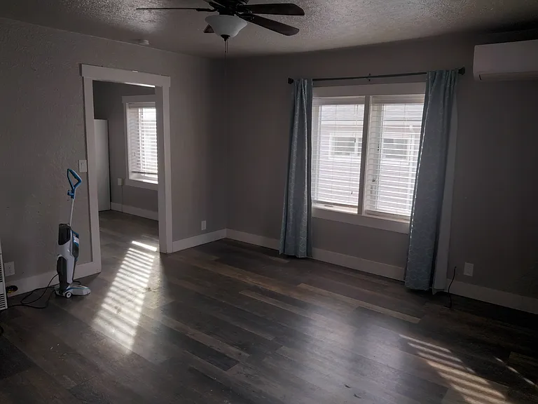 629 SW Davis Ave — Photo 2