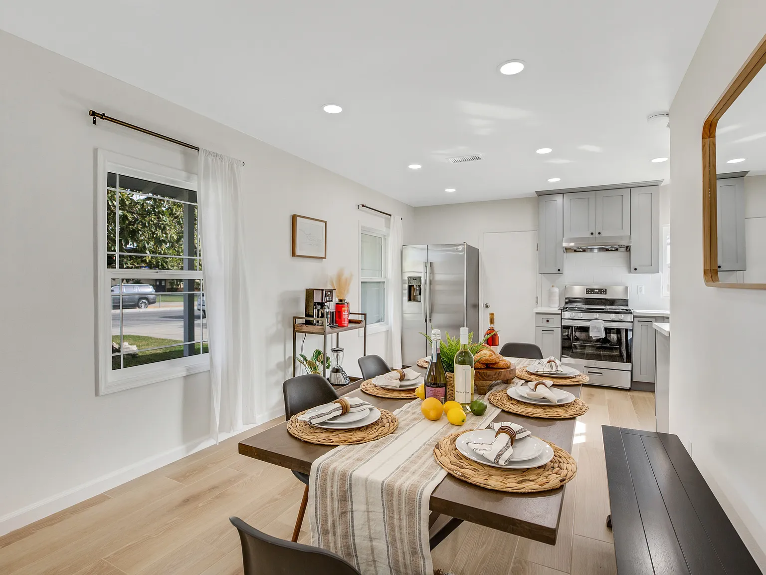 533 N Cerritos Ave — Photo 3