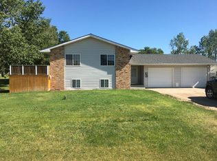 717 35th St E, Williston, ND 58801