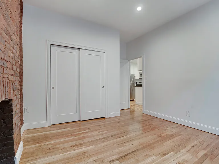 323 W 47th St #2B — Photo 4