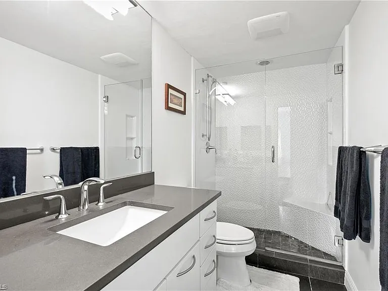 240 Seaview Ct #211 — Photo 14