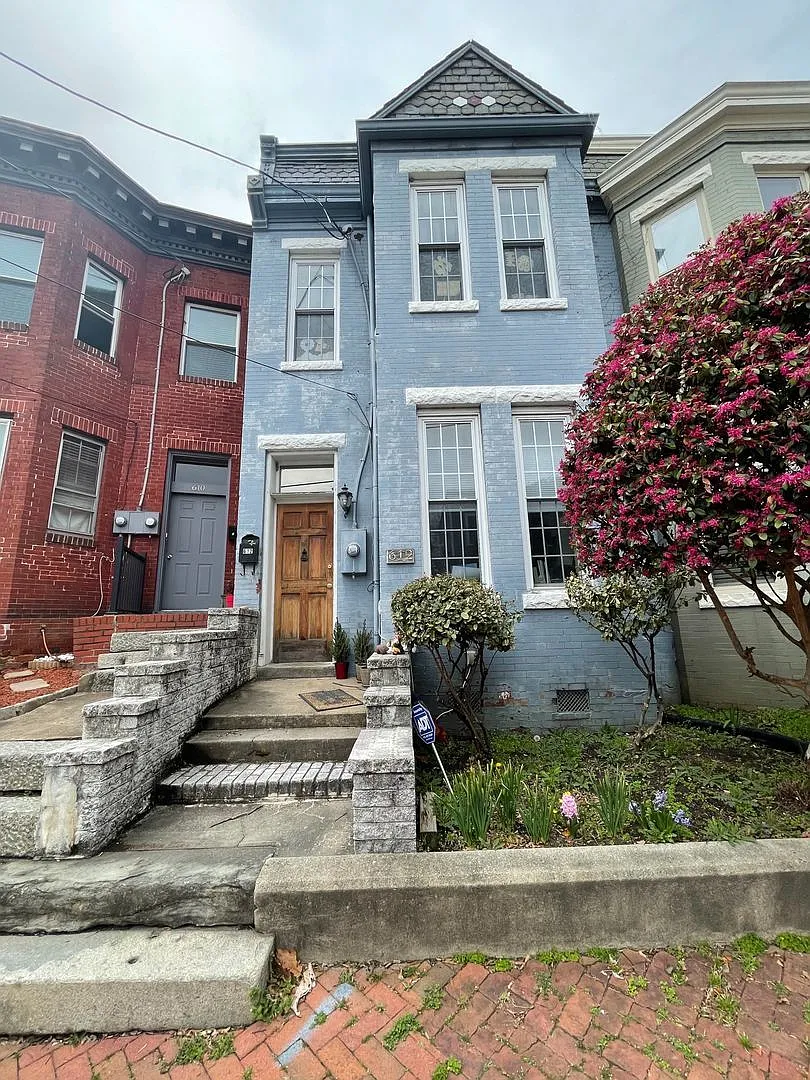 3 bed, 2.5 bath, 1844 sqft, $2,310 — Photo 1
