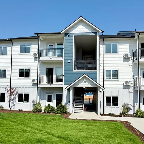 Twelve-O-Two Apartments Photo 1