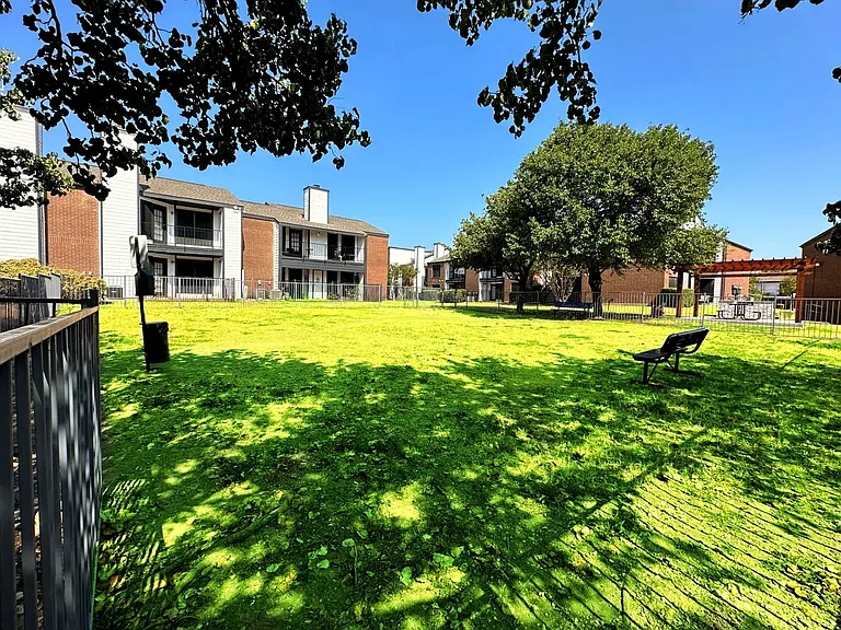 Barrett Creek Apartments — Photo 28