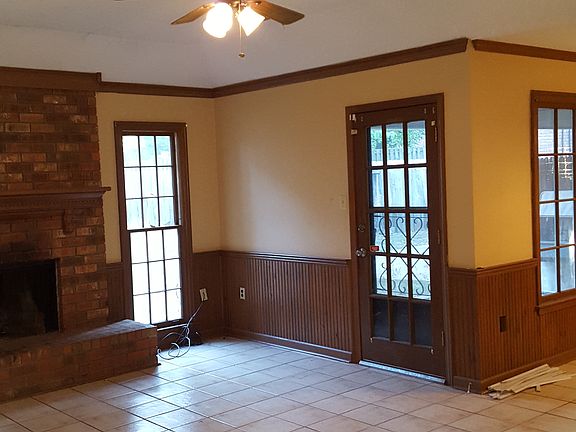 3rd image of 6901 N Hedgewall Cir