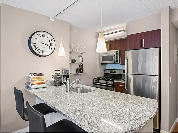 5th image of 555 W 23rd St APT S9n