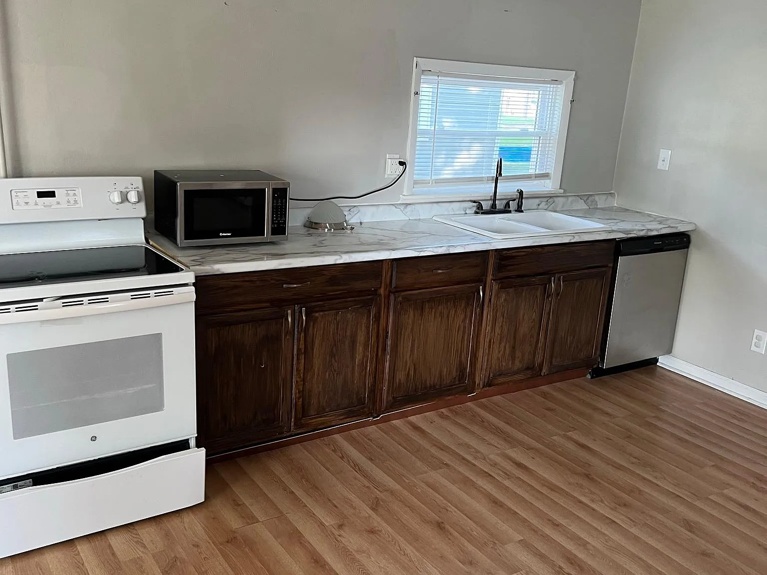 405 Hamilton St — Photo 4