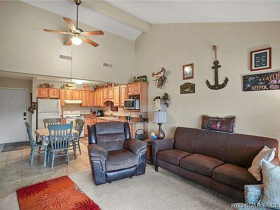 5th image of 108 Robinwood Dr Unit 3B