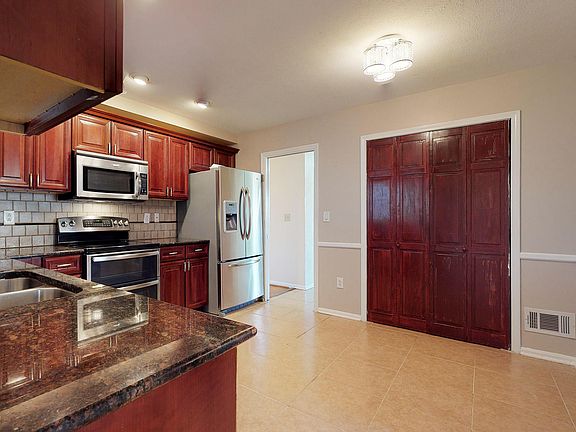 5th image of 4311 Manner Dale Dr