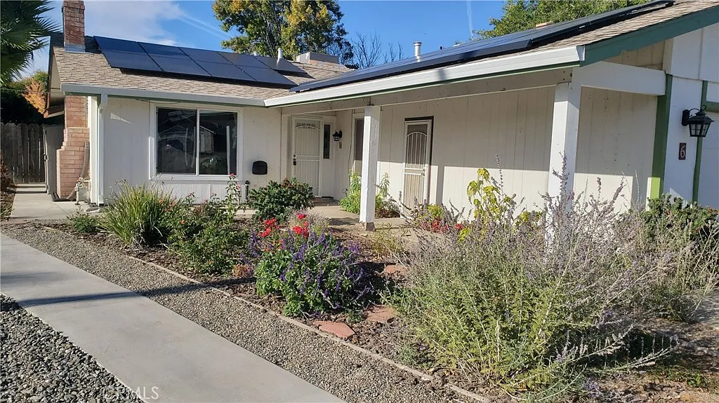 6 Echo Ln photo 1