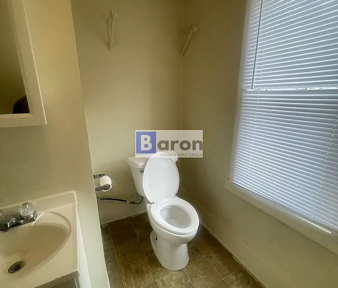 602 E Dayton St #D — Photo 5