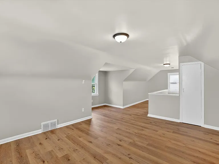 19500 Libby Rd — Photo 17