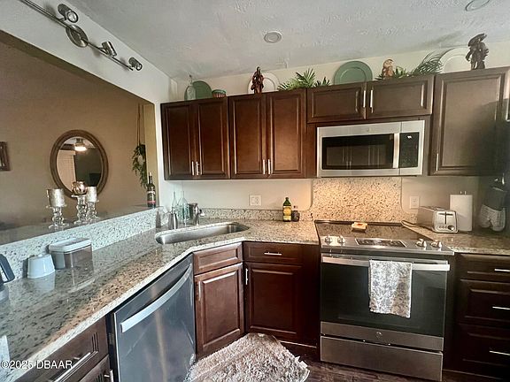 4th image of 120 Limewood Pl Unit 4