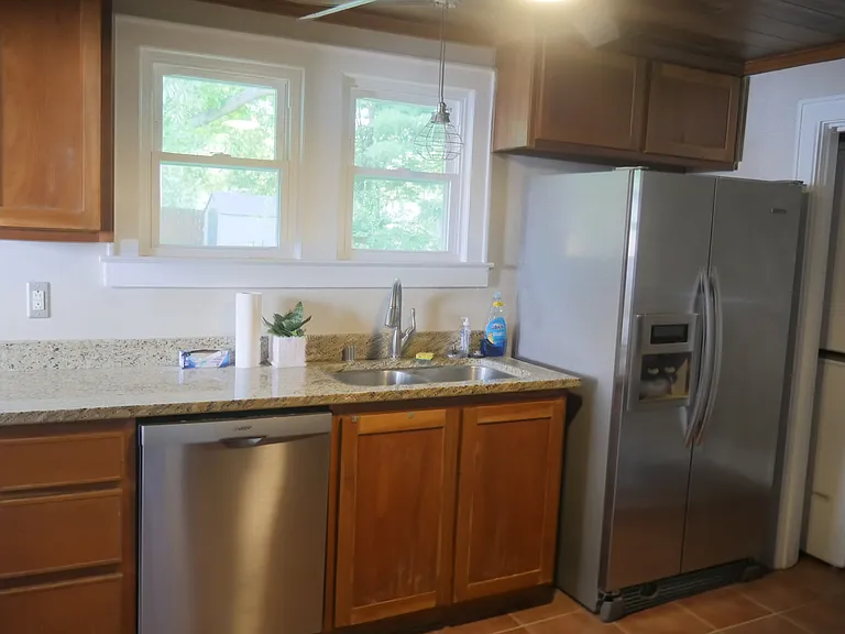 116 Suburban Ct — Photo 8