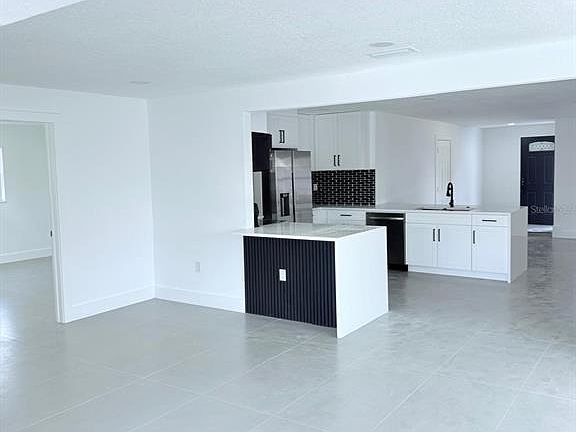 4th image of 720 Capri Blvd