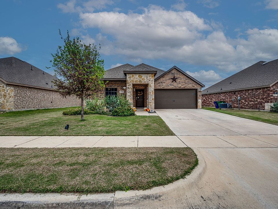 1st image of 1539 Woodlake Dr