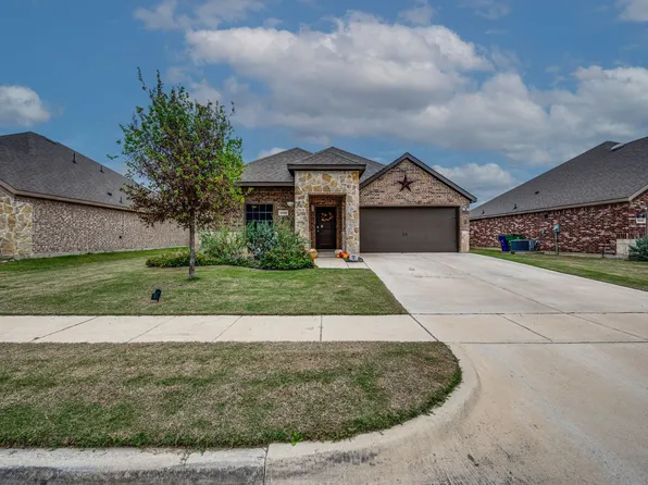1539 Woodlake Dr, Waxahachie, TX 75165