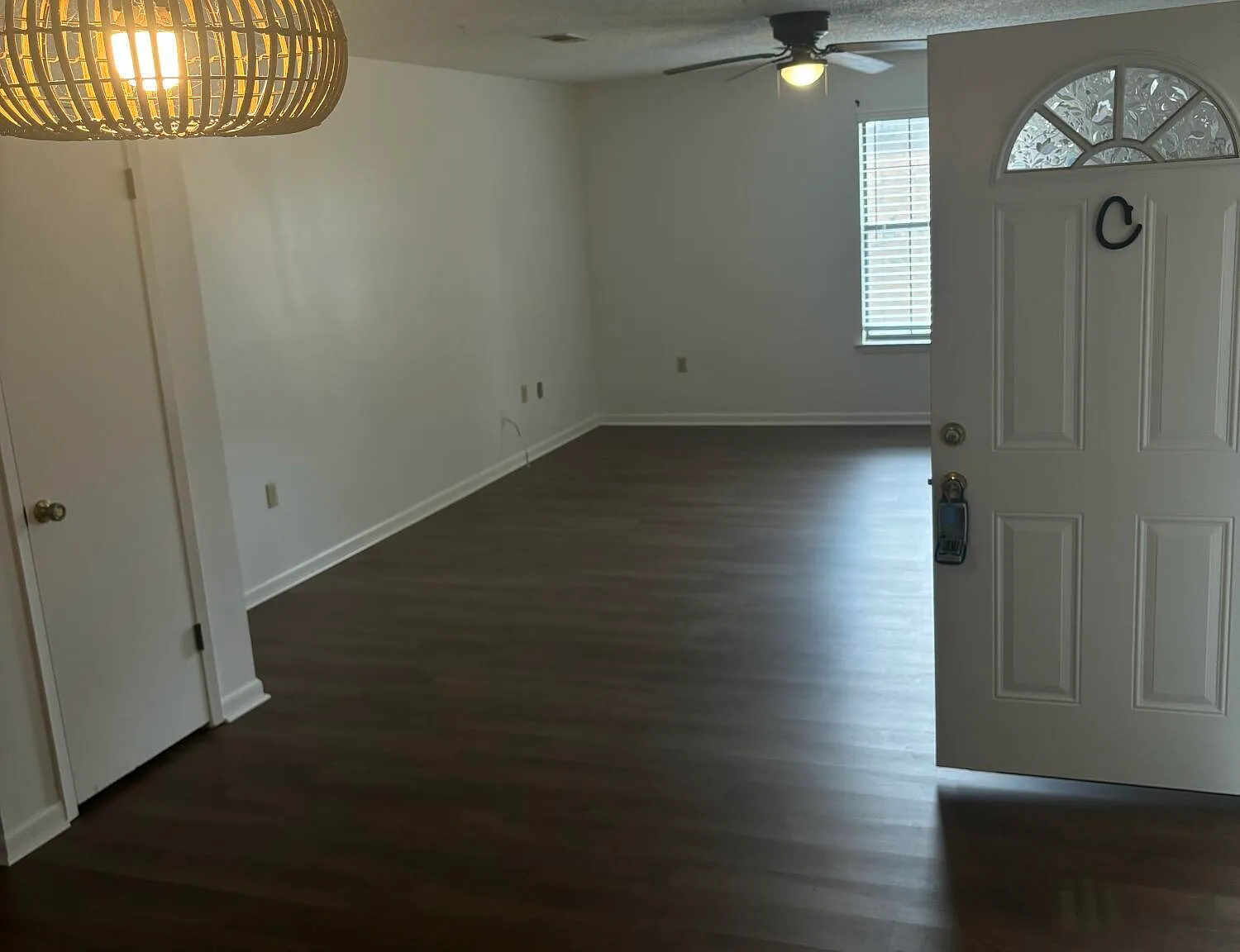 2 bed, 1.0 bath, 1260 sqft, $950 — Photo 2