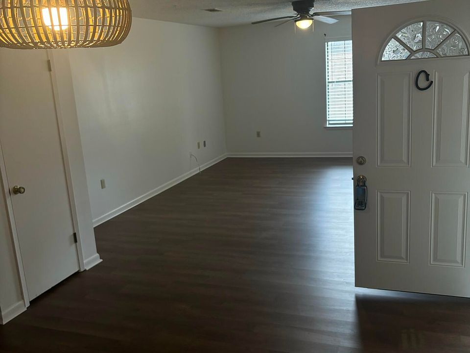 2nd image of 152 Via Don Ray Rd APT C