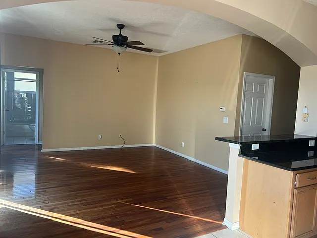 9785 Bennington Chase Dr — Photo 11