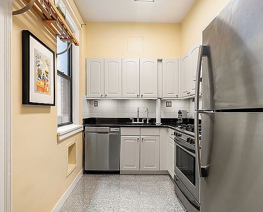 4th image of 151 W 74th St APT 3C
