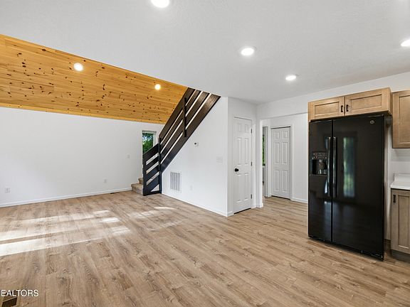 5th image of 514 Church St