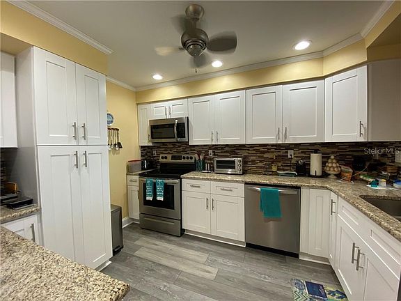 4th image of 7400 Sun Island Dr #104