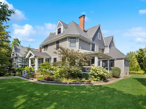 135 S Waiola Ave, La Grange, IL 60525