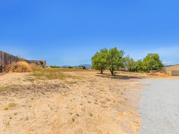 1573 Valley View Rd, Hollister, CA 95023