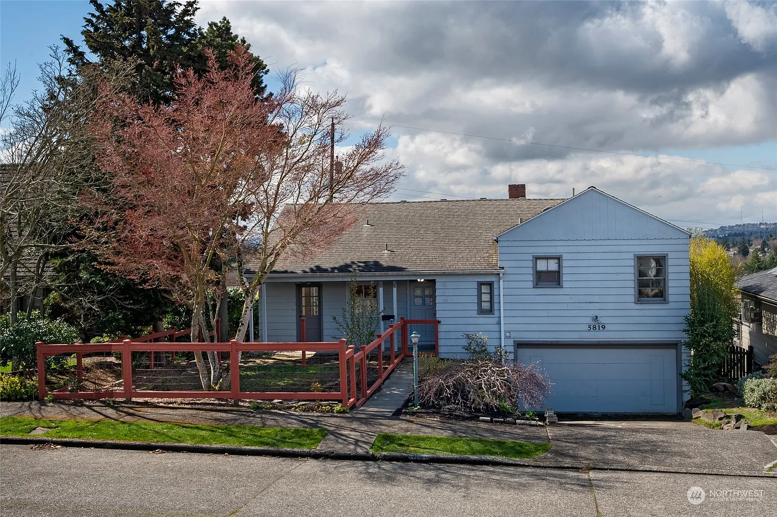 5819 Oberlin Avenue NE photo 1