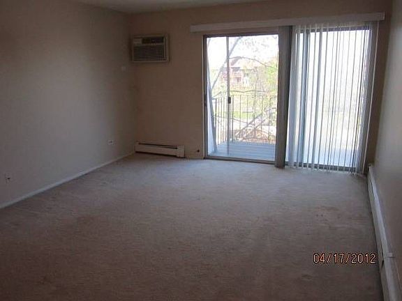 4th image of 8 E Dundee Quarter Dr Unit 303