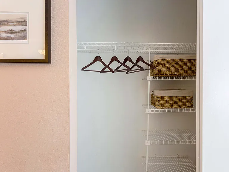 Westwood Suites — Photo 12