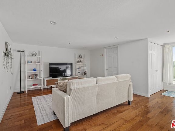 4th image of 12011 Goshen Ave APT 305