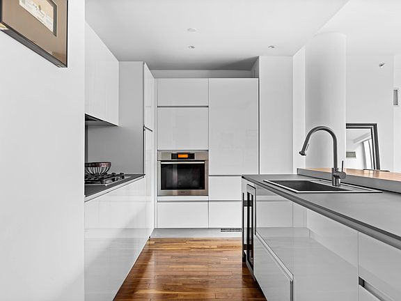 4th image of 166 W 18th St APT 4B