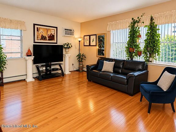 5th image of 1140 37th St #3G