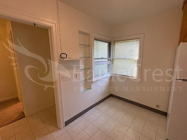 542 E Chestnut St — Photo 28