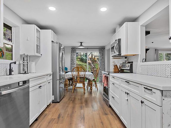 3rd image of 17721 Ridge Rd