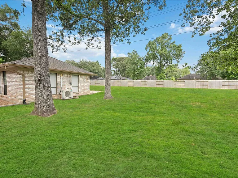 19302 Forest Fern Ct — Photo 25