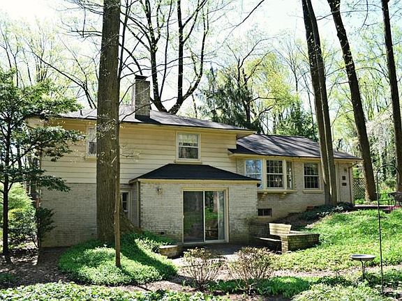2nd image of 1031 Sherry Ln