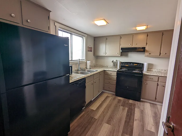 Willow Creek Ct — Photo 10