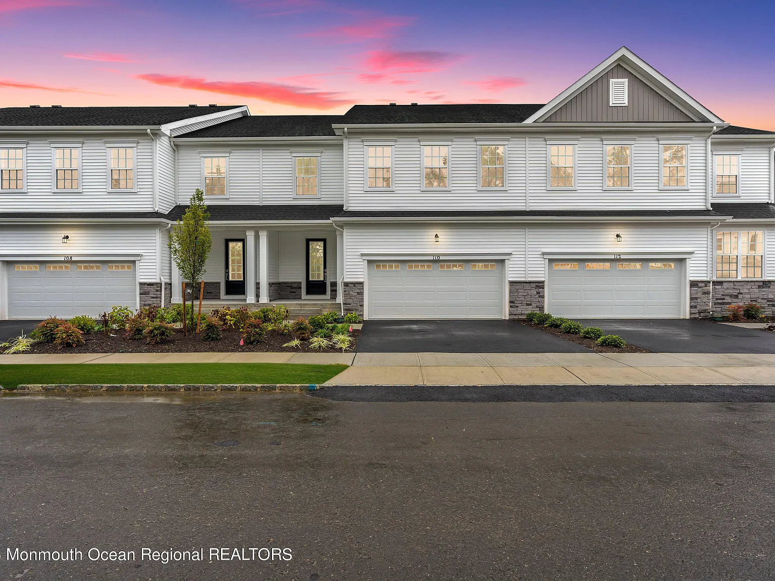 3 bed, 3.5 bath, 2875 sqft, $5,000 — Photo 2