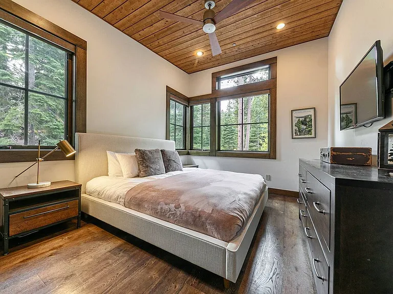8615 Huntington Ct — Photo 31