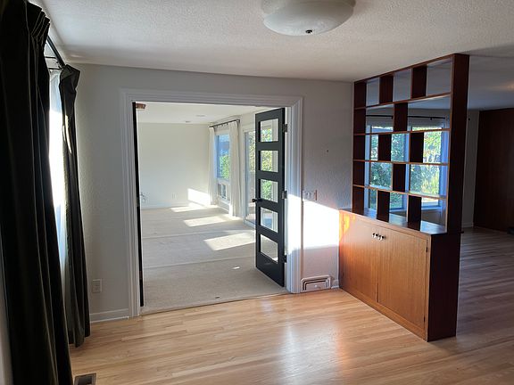 5th image of 887 W 18th Pl