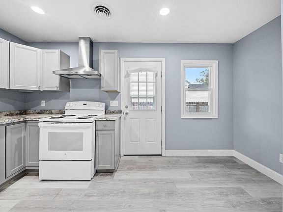 2nd image of 1007 Spring Ave