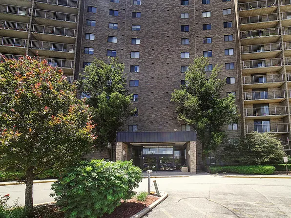 6340 Americana Dr APT 1213, Willowbrook, IL 60527