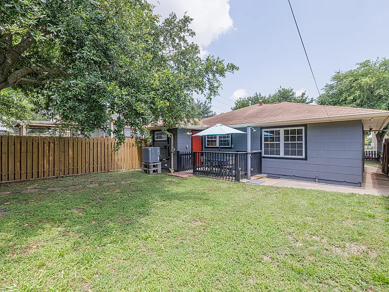 5217 Avenue N 1/2 — Photo 3