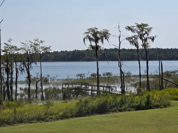 4019 Stillwater Dr, Chipley, FL 32428