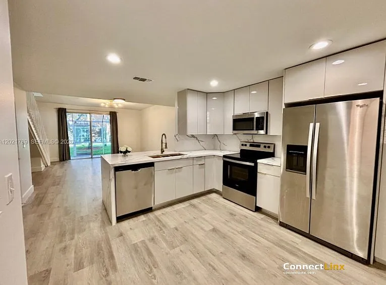1498 Barcelona Way — Photo 7
