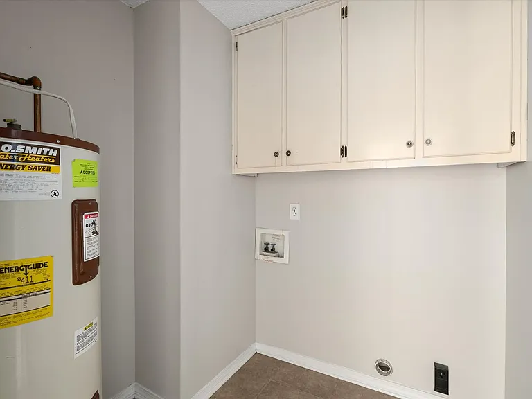 10020 Silverthorne Ct — Photo 16