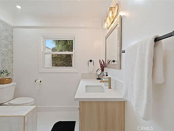 3rd image of 230 Orizaba Ave #230